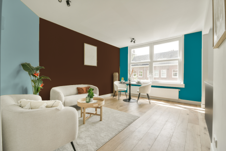 kamer in kleur 6045 met designkleuren op de wanden