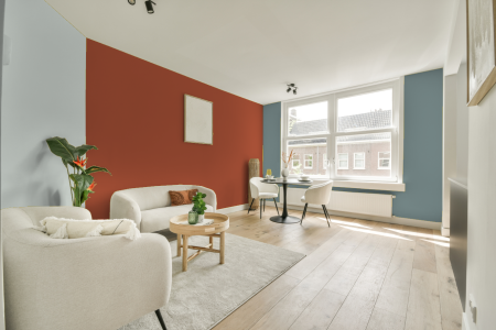 kamer in kleur 8045 met designkleuren op de wanden