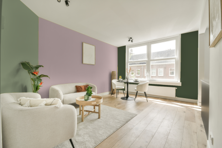 kamer in kleur Subtle lilac met designkleuren op de wanden