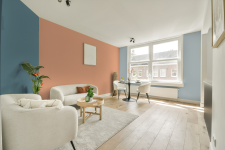 kamer in kleur S 1030-y50r met designkleuren op de wanden