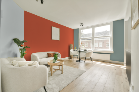 kamer in kleur S 1070-y70r met designkleuren op de wanden