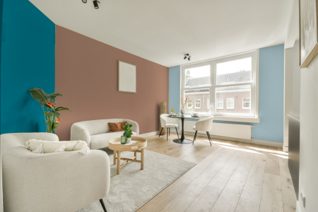 kamer in kleur S 3020-y50r met designkleuren op de wanden