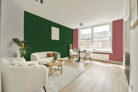 kamer in kleur Ral 6035 met designkleuren op de wanden