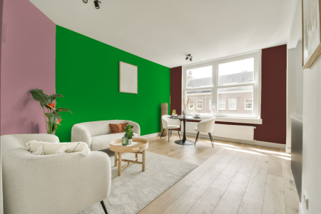 kamer in kleur Ral 6038 met designkleuren op de wanden