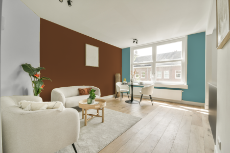 kamer in kleur Ral 8003 met designkleuren op de wanden