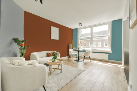 kamer in kleur Ral 8023 met designkleuren op de wanden