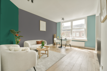 kamer in kleur Ppg1002-5 met designkleuren op de wanden