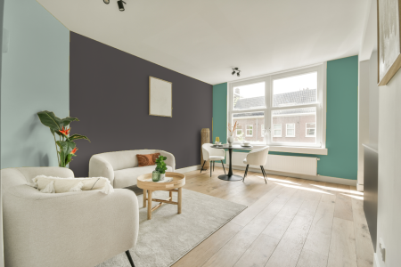 kamer in kleur Ppg1002-6 met designkleuren op de wanden