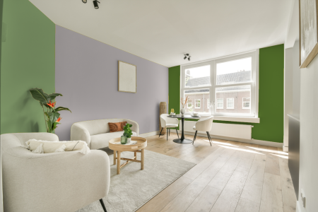 kamer in kleur Ppg1003-2 met designkleuren op de wanden