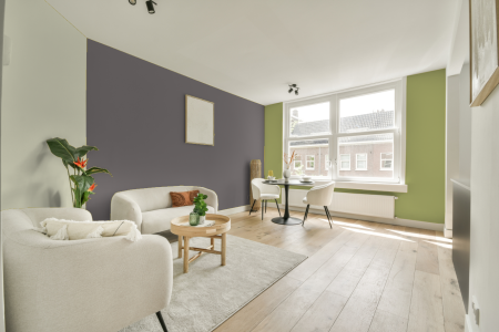 kamer in kleur Ppg1004-5 met designkleuren op de wanden