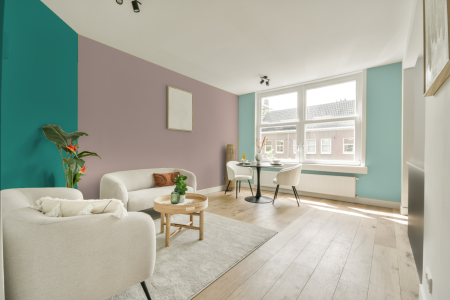 kamer in kleur Ppg1016-4 met designkleuren op de wanden