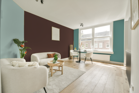 kamer in kleur Ppg1016-7 met designkleuren op de wanden