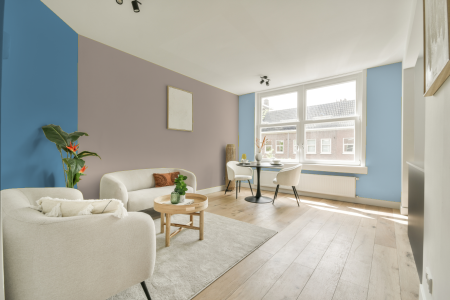 kamer in kleur Ppg1020-3 met designkleuren op de wanden