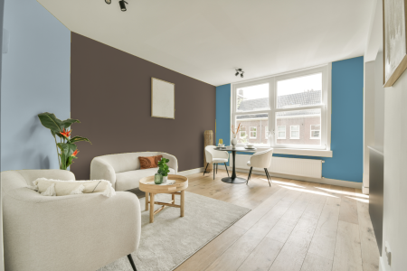 kamer in kleur Ppg1020-6 met designkleuren op de wanden