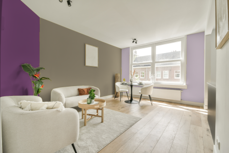 kamer in kleur Ppg1027-4 met designkleuren op de wanden