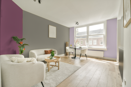 kamer in kleur Ppg1032-3 met designkleuren op de wanden