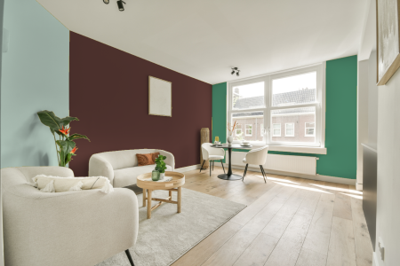 kamer in kleur Ppg1060-7 met designkleuren op de wanden