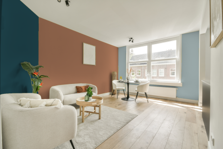 kamer in kleur Ppg1070-5 met designkleuren op de wanden