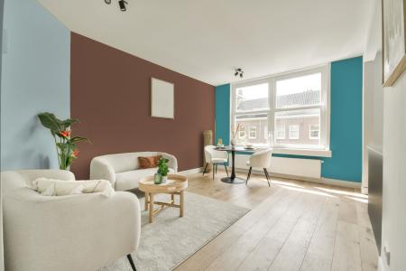 kamer in kleur Ppg1071-6 met designkleuren op de wanden