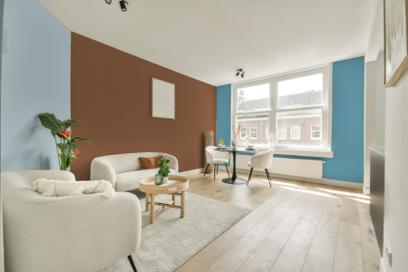 kamer in kleur Ppg1081-6 met designkleuren op de wanden