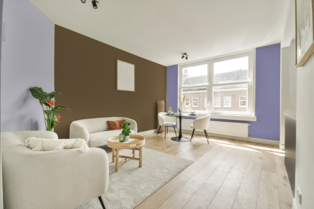 kamer in kleur Ppg1104-7 met designkleuren op de wanden