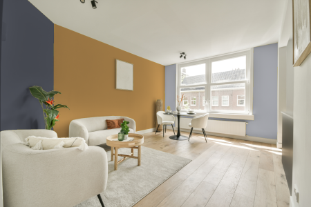 kamer in kleur Ppg1106-5 met designkleuren op de wanden