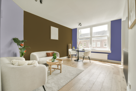 kamer in kleur Ppg1111-7 met designkleuren op de wanden