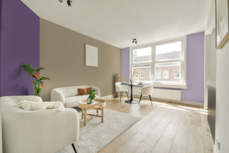 kamer in kleur Ppg1112-4 met designkleuren op de wanden