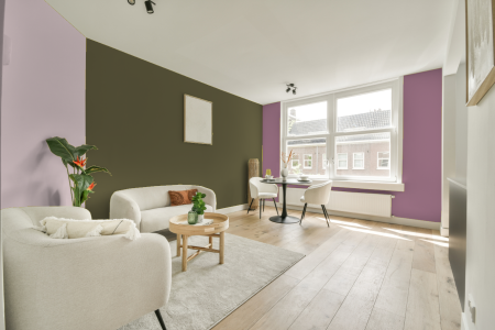 kamer in kleur Ppg1115-7 met designkleuren op de wanden