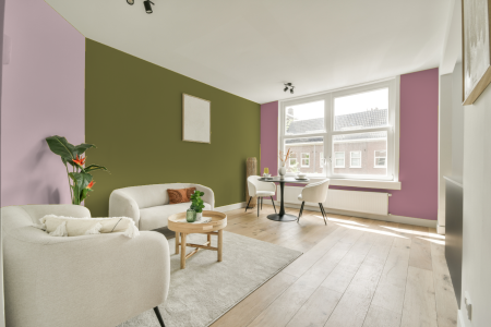 kamer in kleur Ppg1118-6 met designkleuren op de wanden