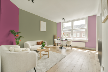 kamer in kleur Ppg1122-4 met designkleuren op de wanden