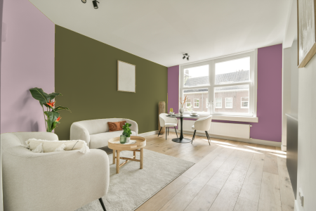 kamer in kleur Ppg1122-6 met designkleuren op de wanden