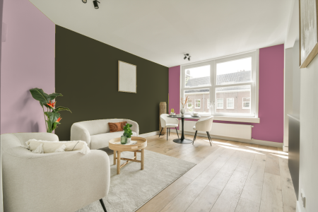 kamer in kleur Ppg1125-7 met designkleuren op de wanden