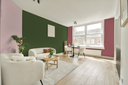 kamer in kleur Ppg1130-7 met designkleuren op de wanden