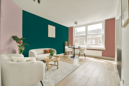 kamer in kleur Ppg1146-7 met designkleuren op de wanden