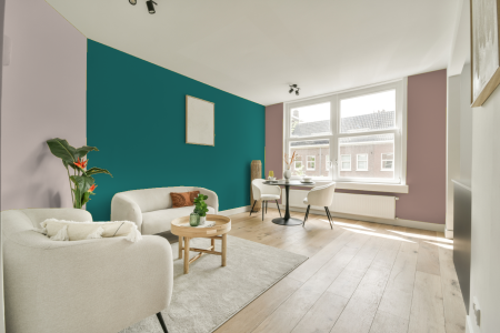 kamer in kleur Ppg1147-6 met designkleuren op de wanden