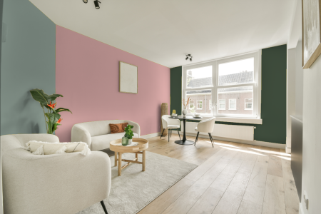 kamer in kleur Ppg1188-3 met designkleuren op de wanden