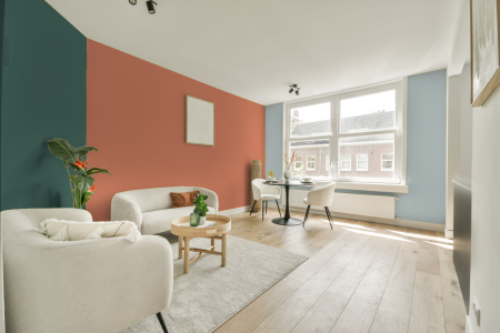 kamer in kleur Ppg1194-5 met designkleuren op de wanden