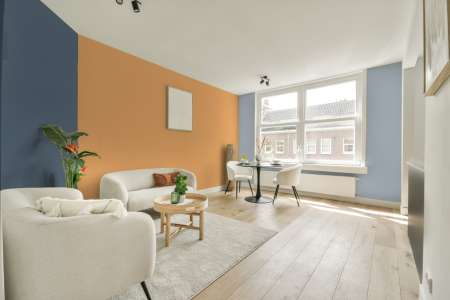 kamer in kleur Ppg1203-5 met designkleuren op de wanden