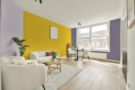 kamer in kleur Ppg1212-6 met designkleuren op de wanden