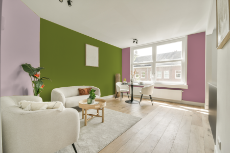 kamer in kleur Ppg1222-7 met designkleuren op de wanden