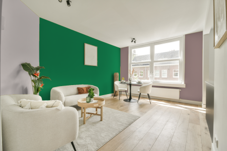 kamer in kleur Ppg1227-7 met designkleuren op de wanden