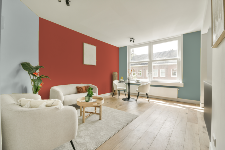 kamer in kleur Ppg17-16 met designkleuren op de wanden