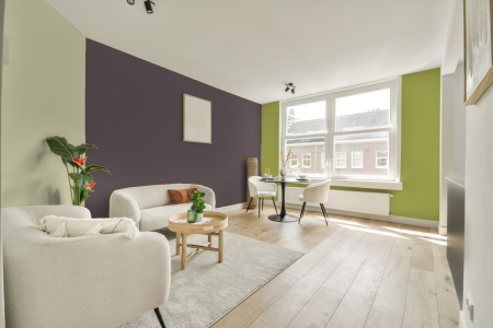 kamer in kleur A0.05.35 met designkleuren op de wanden