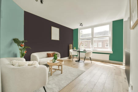 kamer in kleur C0.05.25 met designkleuren op de wanden