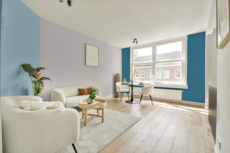 kamer in kleur Dn.00.84 met designkleuren op de wanden