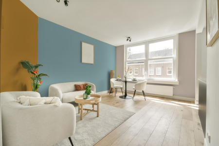 kamer in kleur Sikkens hemels blauw met designkleuren op de wanden