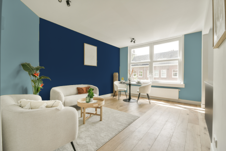 kamer met ton-sur-ton kleurencombinatie en Sikkens iris blauw