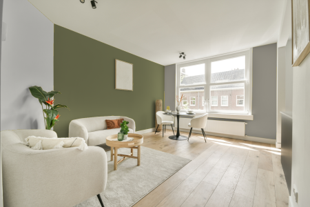 woonkamer met neutrale kleuren en 7055