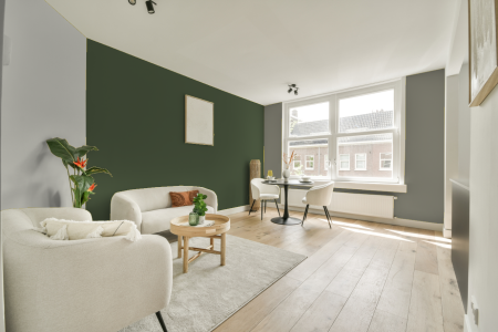 woonkamer met neutrale kleuren en Full jade